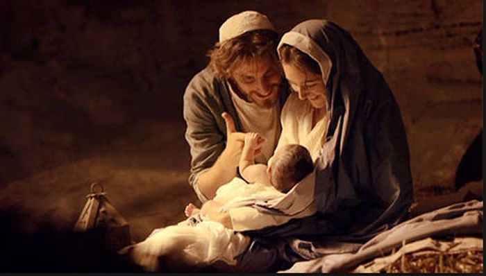 MARÍA GESTA Y DA A LUZ A JESÚS, por Pilar Sánchez Álvarez